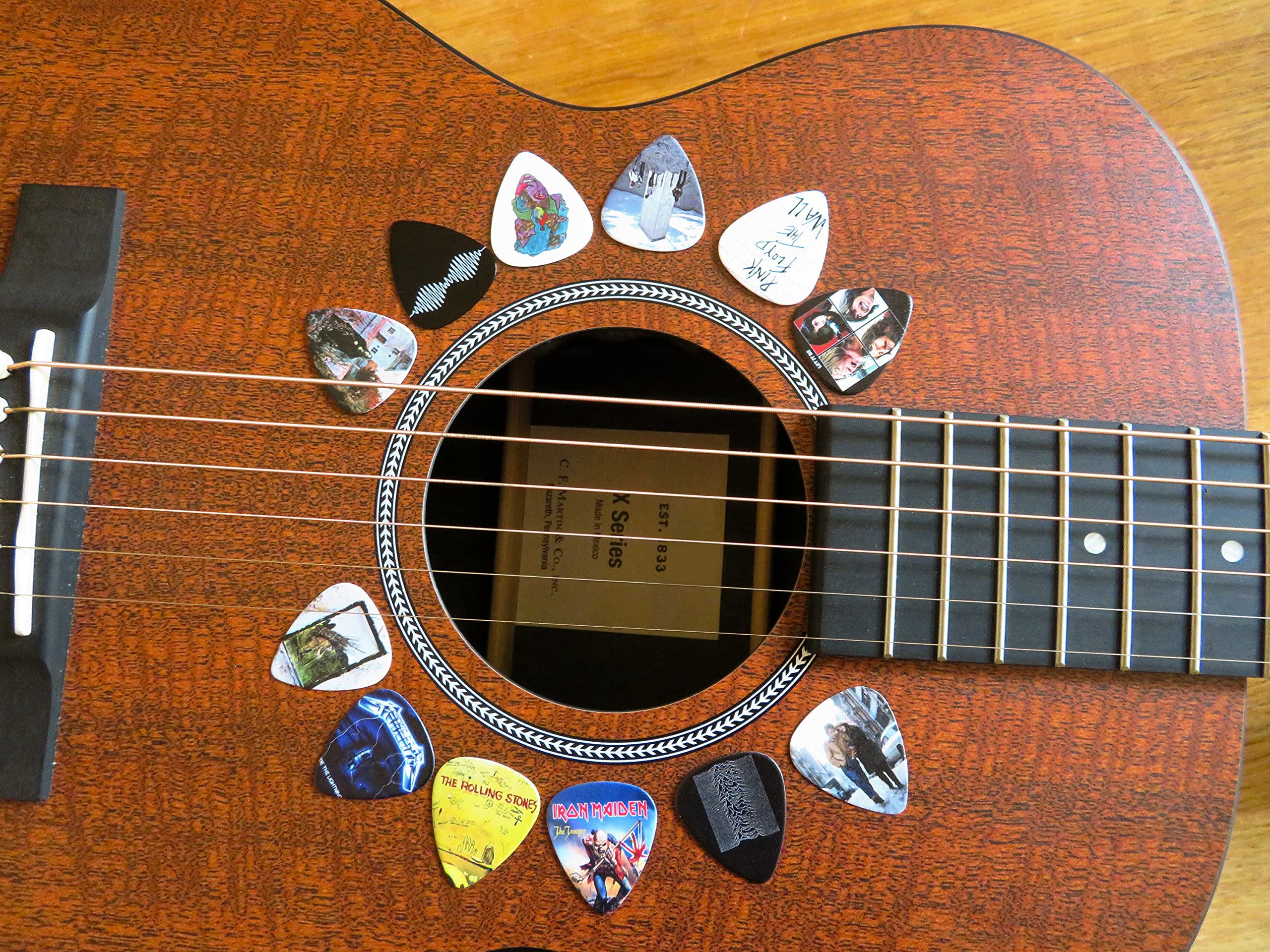 12 x Classic Albums Guitar Picks Set Guitar Plectrums For Every Guitarist Both Sided Print Pick In Pick Tin Sized 0.46, 0.71, 0.81, 0.88, 0.96, 1.2 mm Electric Guitar, Acoustic Guitar And Bass (Set 2) - Image 5