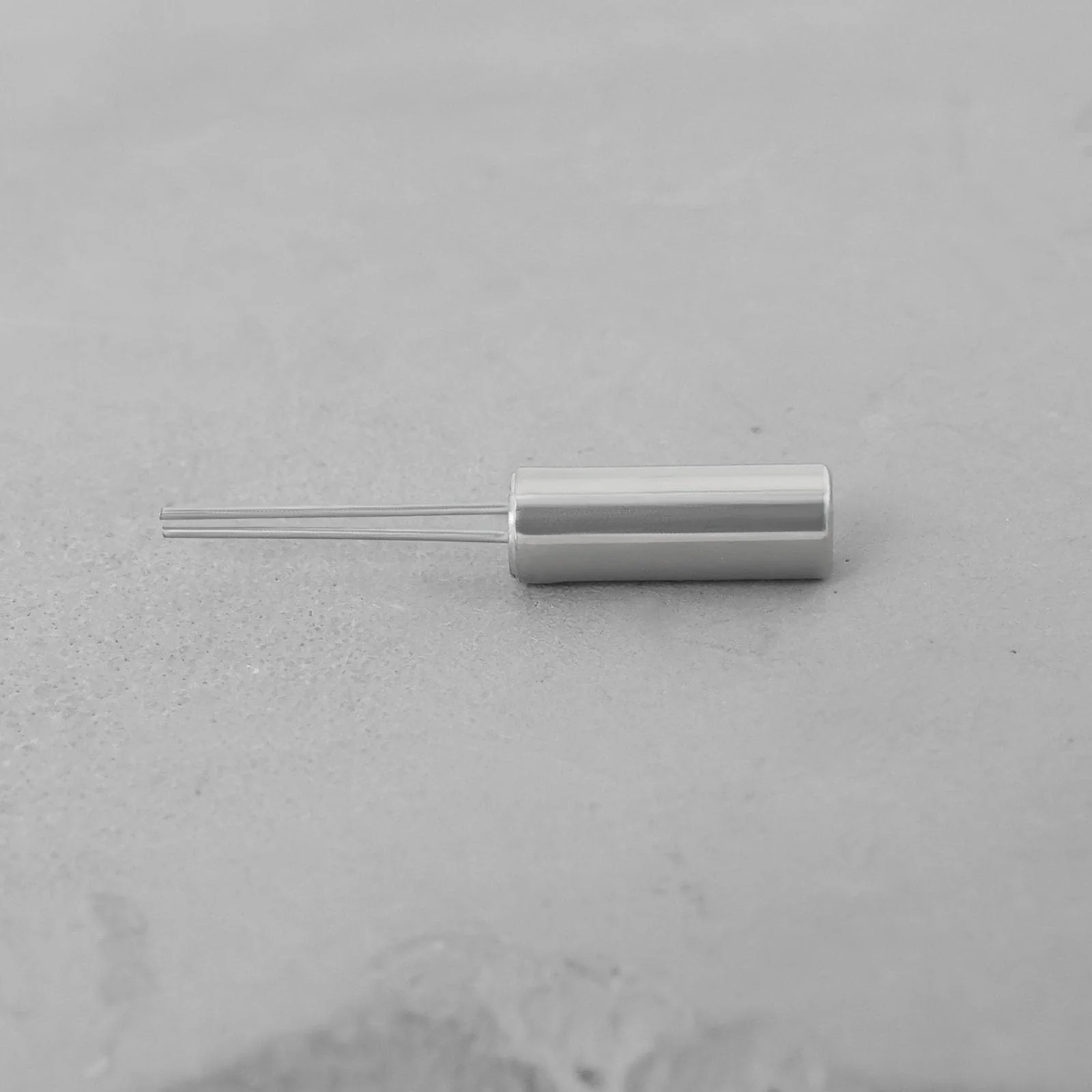 Be In Your Mind 20 Pieces 32.768 KHz Cylindrical Quartz Oscillators 3 x 8 mm Watch Quartz Replacement for TV Electronics PC Cards Electronic Meters - Image 7