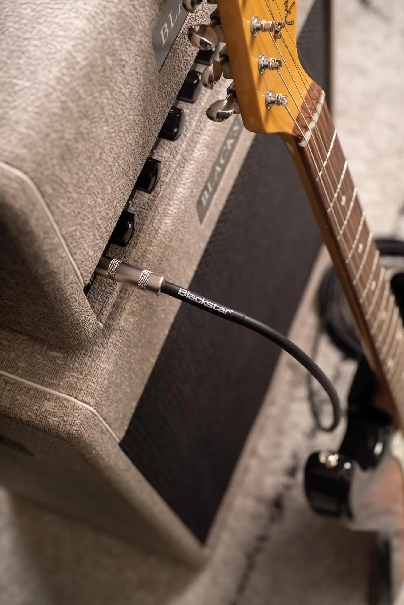 Blackstar 6m (20ft) Instrument Cable Straight ¼” Jack to Angle ¼” Jack for Bass/Electric Guitar/Electro-Acoustic/Keyboard/Amp (BSCABLESTD20FTSA) 20 FT Straight to Angled - Image 4
