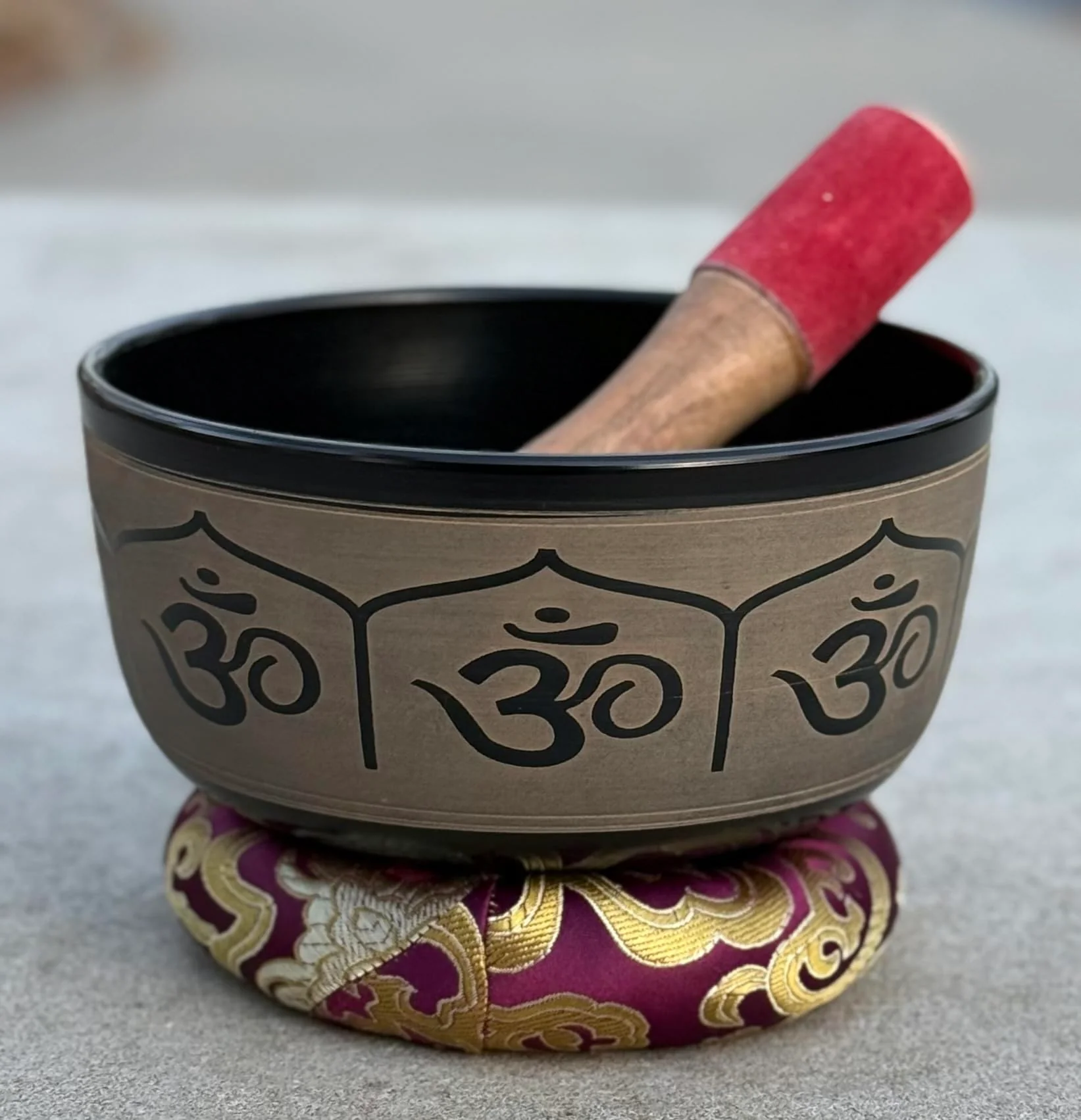 DharmaObjects® Yoga Meditation 6 Inches Ganesh/OM Peace Singing Bowl/Cushion/Rosewood Mallet Gift Set OM