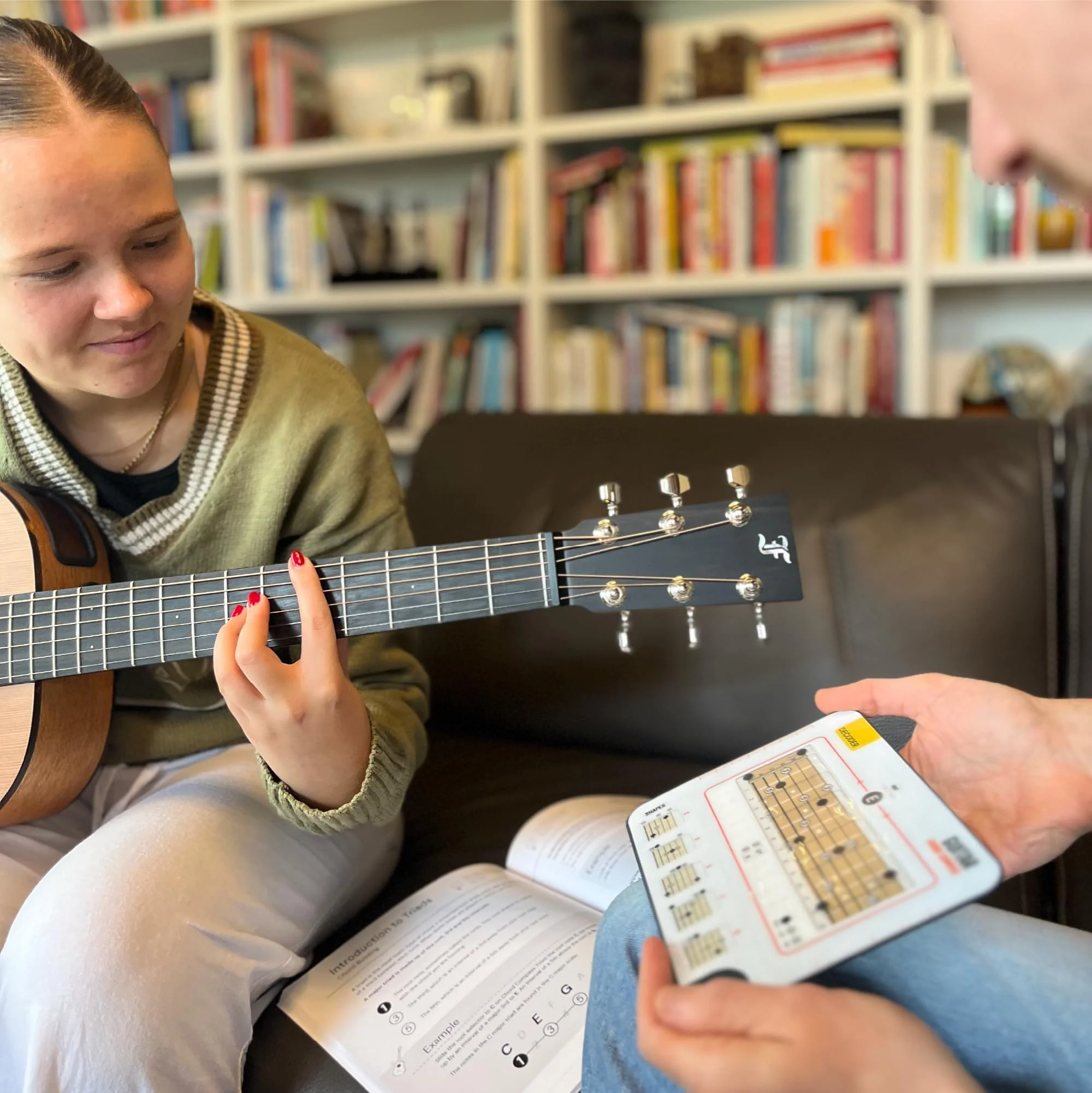 Guitar Chord Learning Tool - Chord Compass - Understand CAGED System for Guitar - Build Chords from Chord Structure and Recognising Chord Patterns - For Beginner Guitar and Intermediate Players DEC COMPASS GUITAR BOOK CHORDS - Image 6