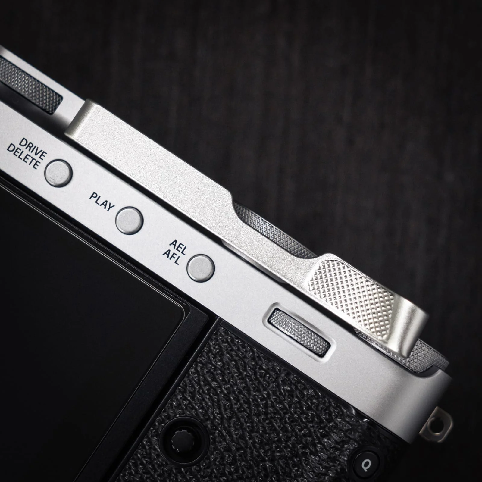 Iborrys Thumb Up Grip ， Compatible with Fujifilm Fuji X-E5 XE5 Camera, Hot Shoe Thumb Rest Support Grip ，Original all-aluminum retro diamond engraving technology | Improves shooting stability (Silver) Silver - Image 9