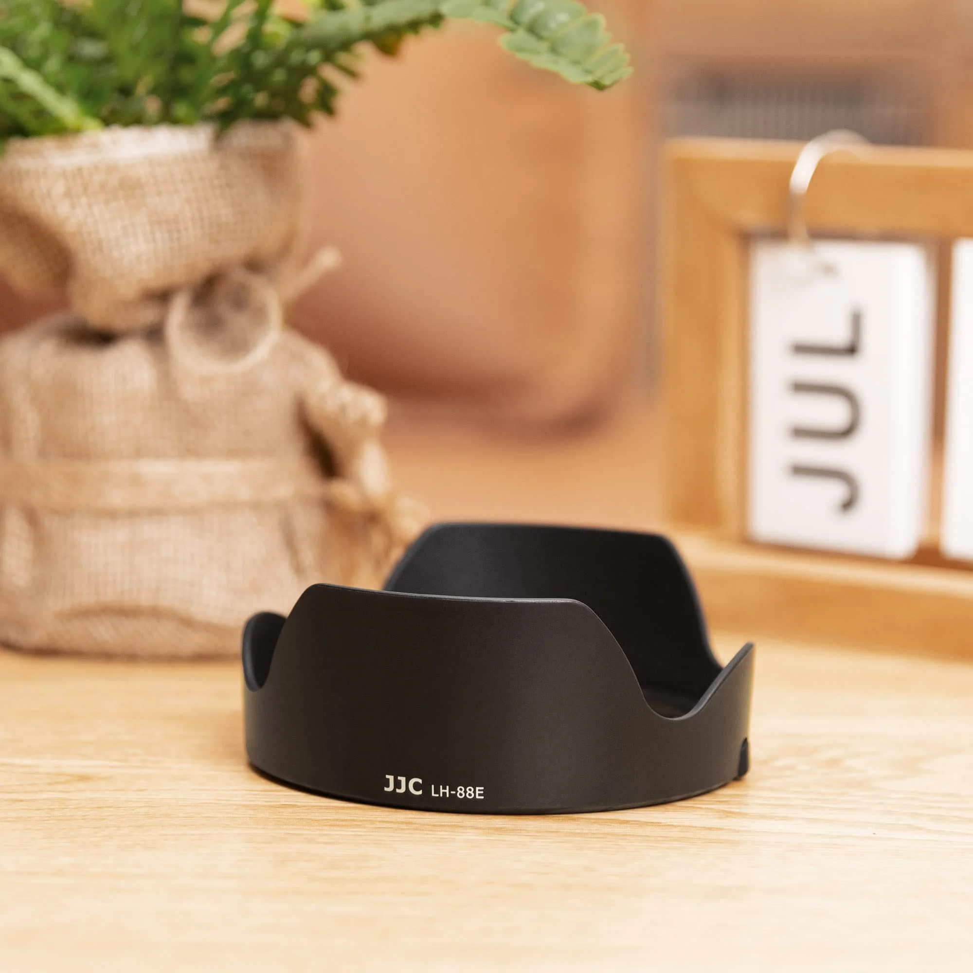 Lens Hood for Canon RF 24-70mm f2.8L is USM Lens & Canon RF 24-105mm f2.8 L is USM Z Lens Replaces Canon EW-88E with Reversible Design, Compatible with 82mm Filter and Snap-on Lens Cap Replace EW-88E for RF 24-70mm Lens - Image 7