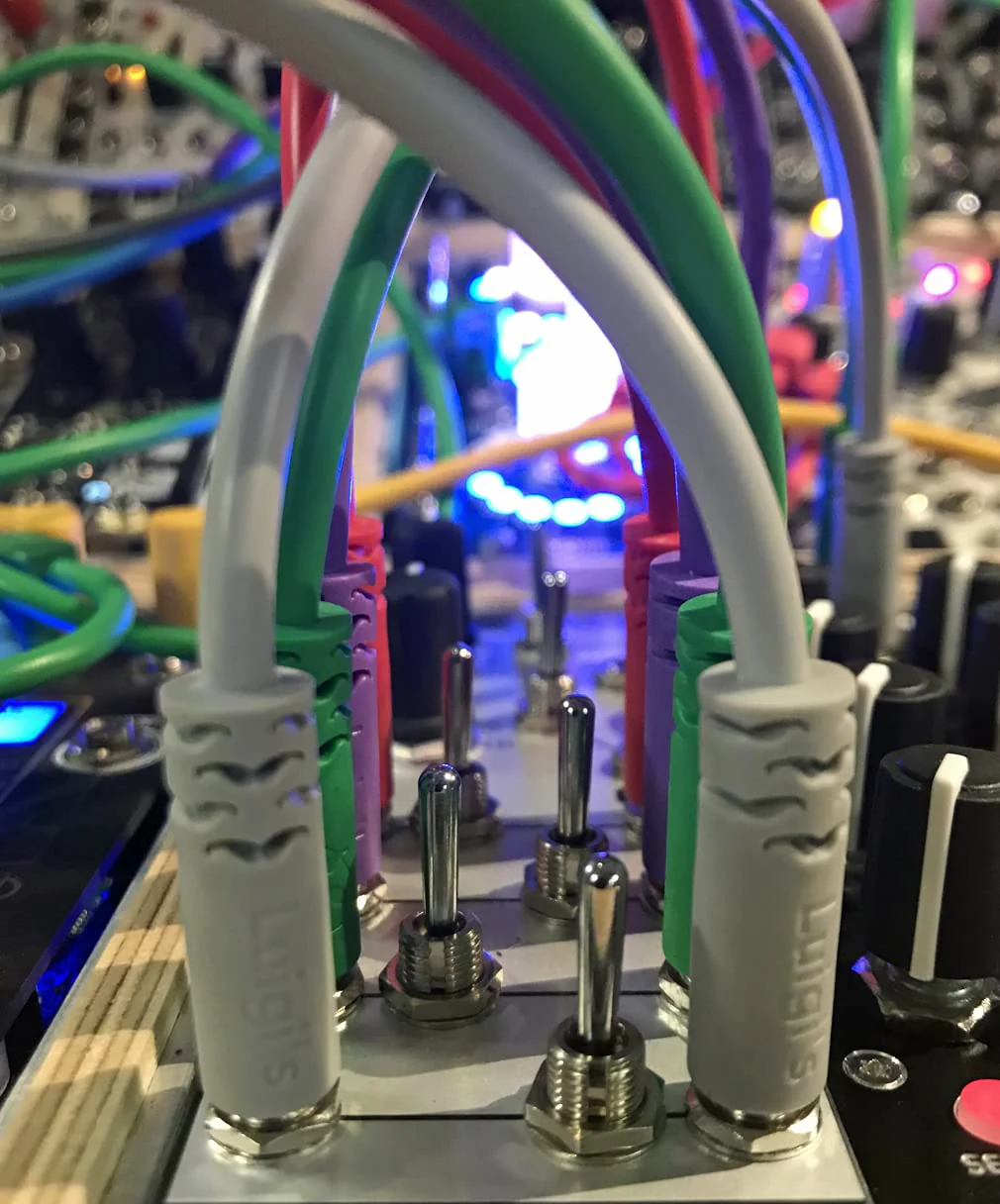 Luigis Modular Supply Spaghetti Eurorack Patch Cables - Package of 5 Light Gray Cables, 12 (30 cm) - Image 5