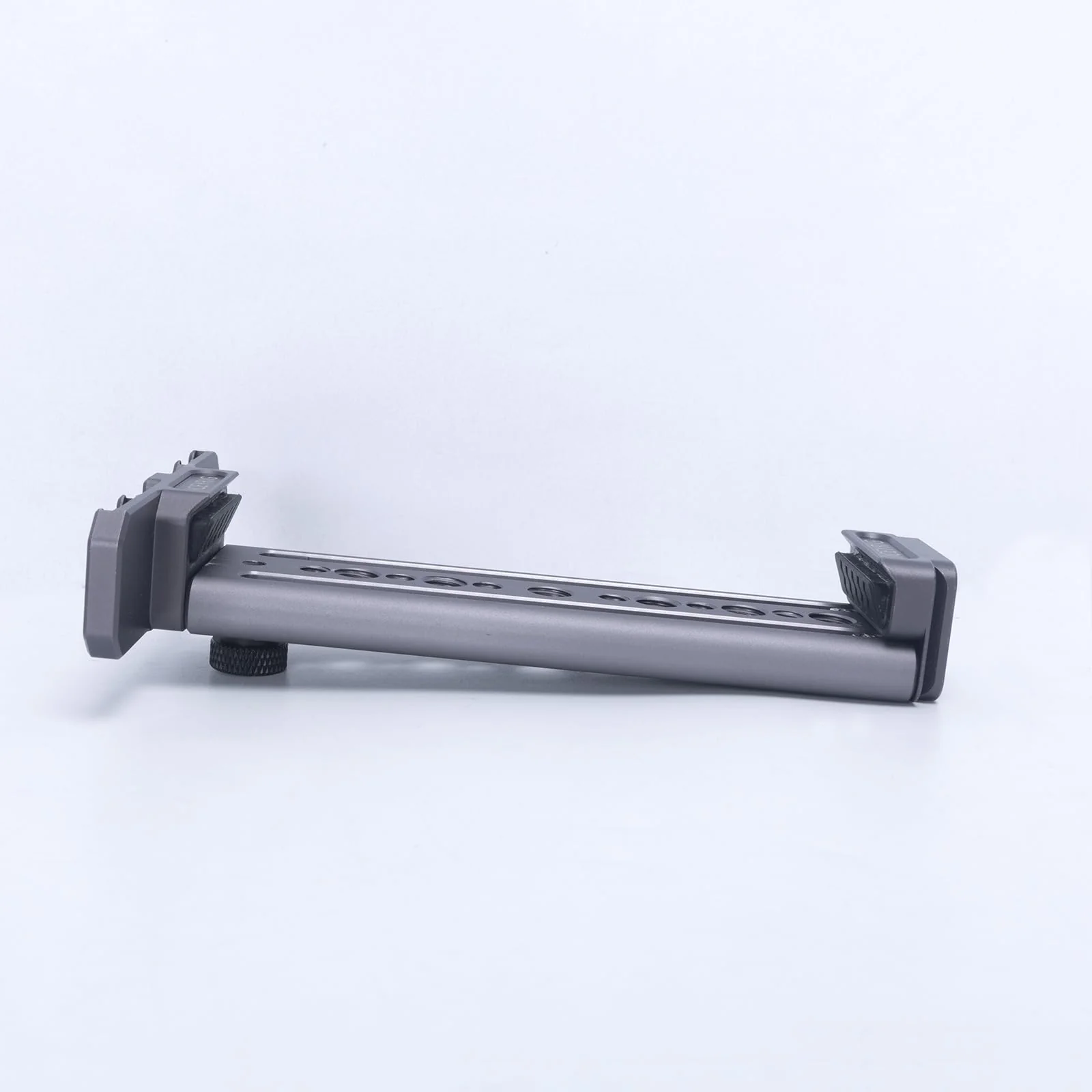 NICEYRIG Aluminum Tripod Mount for iPad Pro 12.9'' 11''/Air 10.9'' 10.5''/Mini 8.3'' 7.9'' Video Recording Vlog Vlogging Lives, Professional Tablet Holder with QR Plate for Arca-Swiss - 502 - Image 9