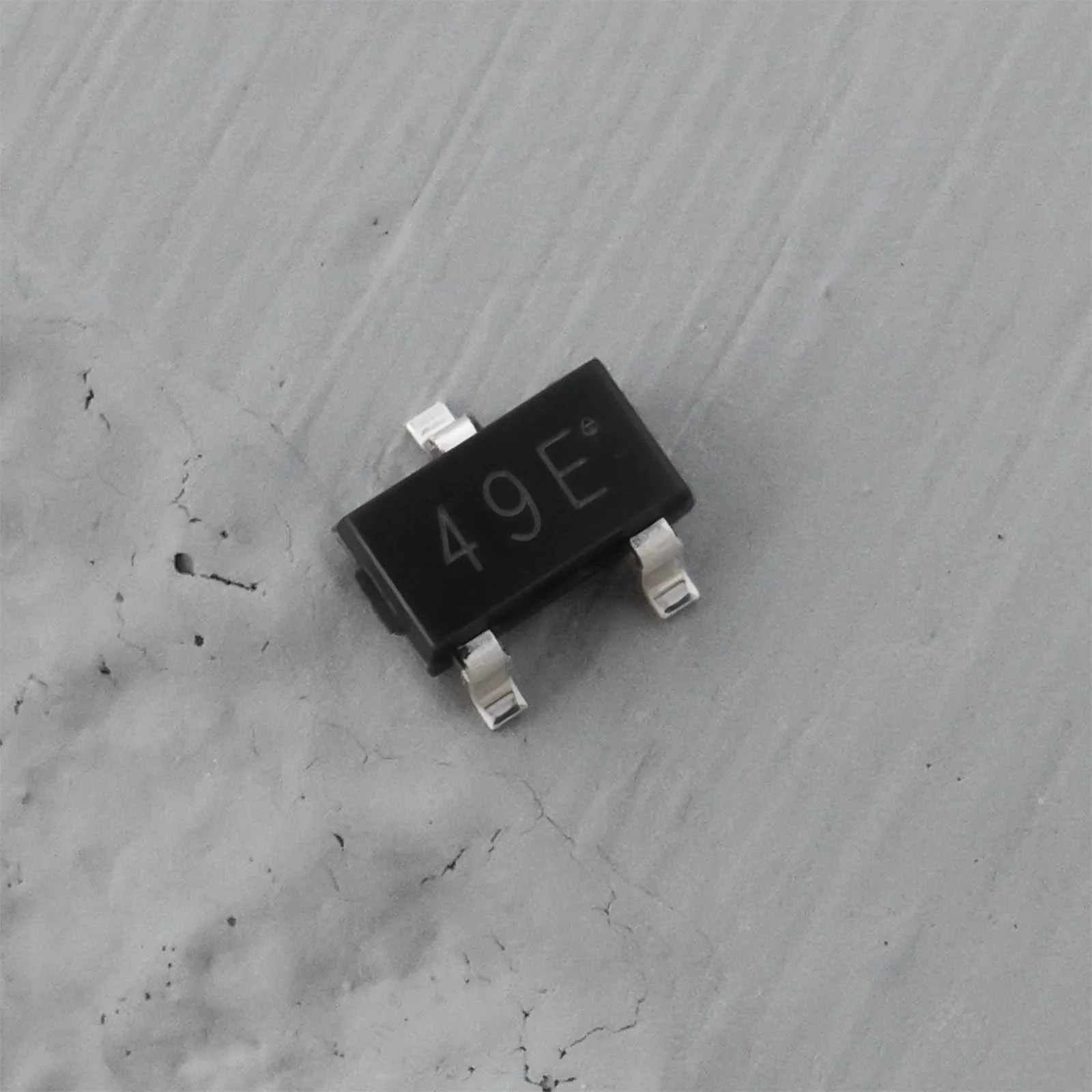 OTOTEC 20pcs SMD Sensor Switch Linear Hall Effect 49E SS49E AH49E Compatible with Motor Control Read Magnetic Code - Image 5