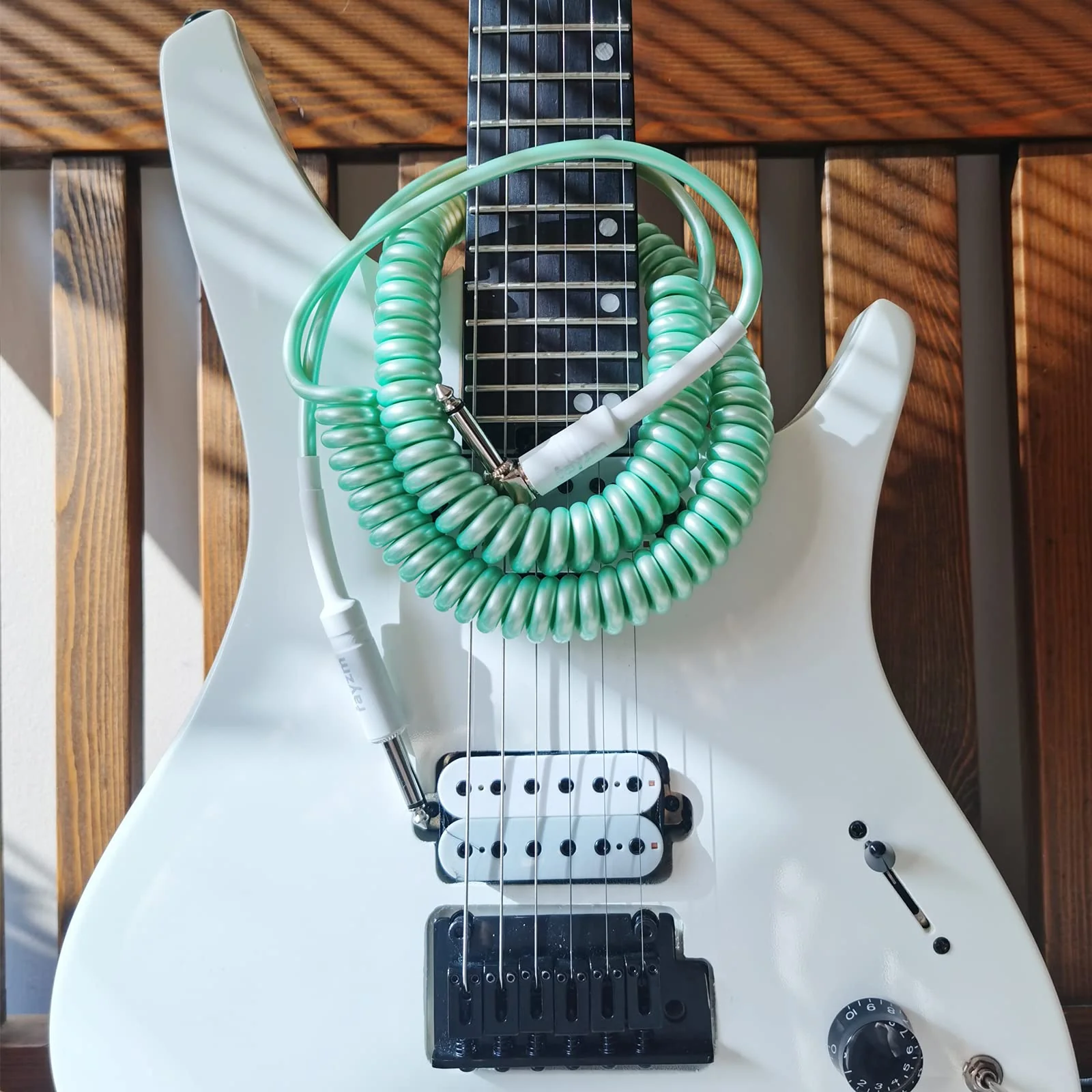 Rayzm Curly Instrument Cable, 2 Meters Coiled Chord, Right Angle to Straight Spiral Lead for Guitar/Bass green - Image 6