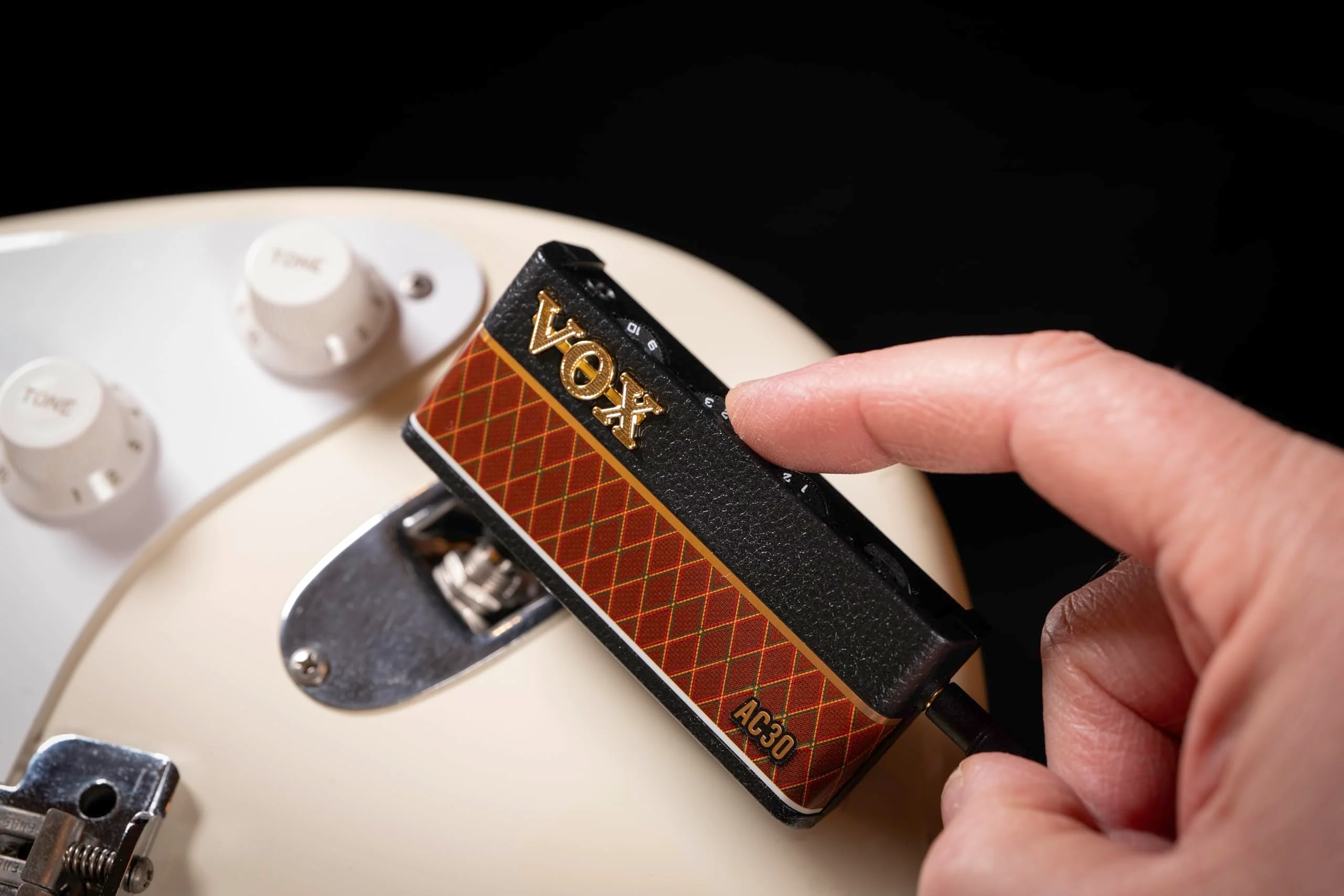 Vox amPlug 3 Plug-In Headphone Amplifier with Built-In Stereo Effects and Volume Control (AC30) [v3] AC30 - Image 3