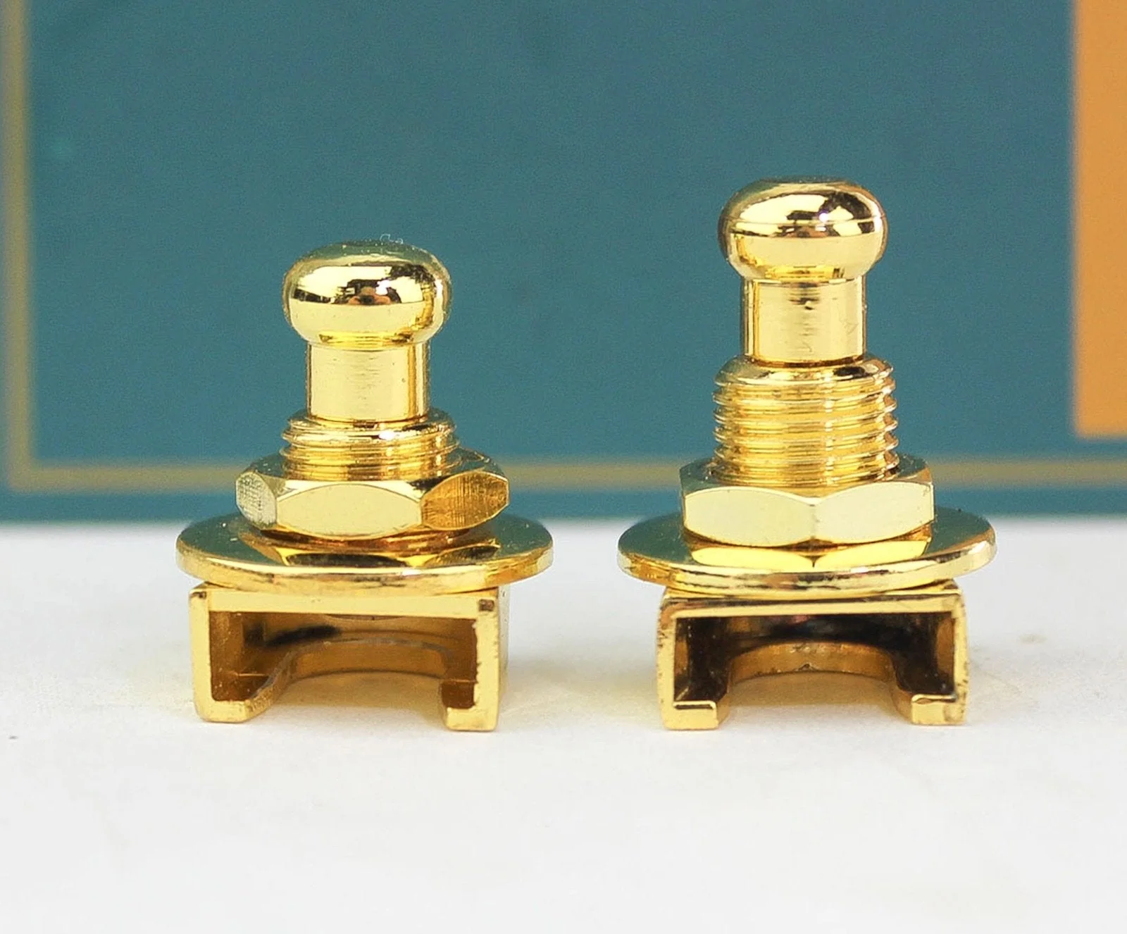 Walker & Williams Gold Extra Long Deep Barrel Strap Locks for Thick Guitar Straps - Image 3