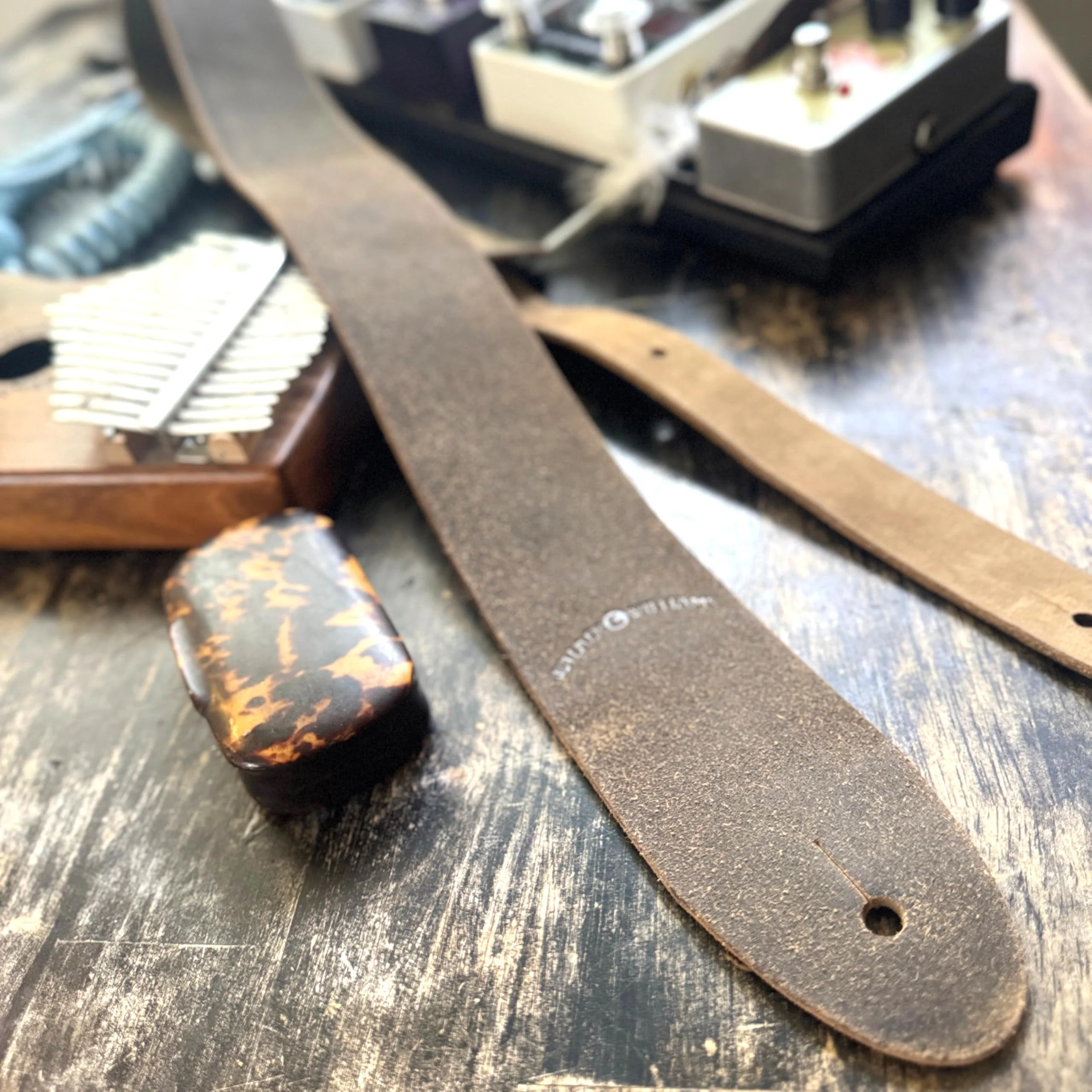 Walker & Williams STR-01 100% Italian Leather Distressed Brown “Bomber Jacket” Finish Guitar Strap - Image 2